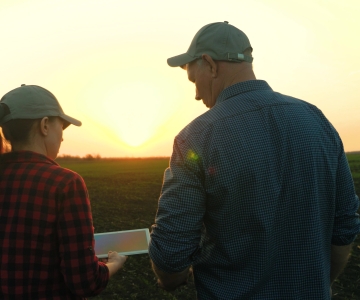 Connectivity-Farmer-Technology-Precision Ag