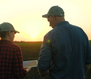 Connectivity-Farmer-Technology-Precision Ag