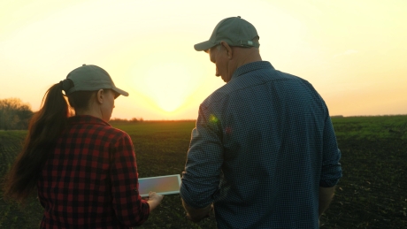 Connectivity-Farmer-Technology-Precision Ag